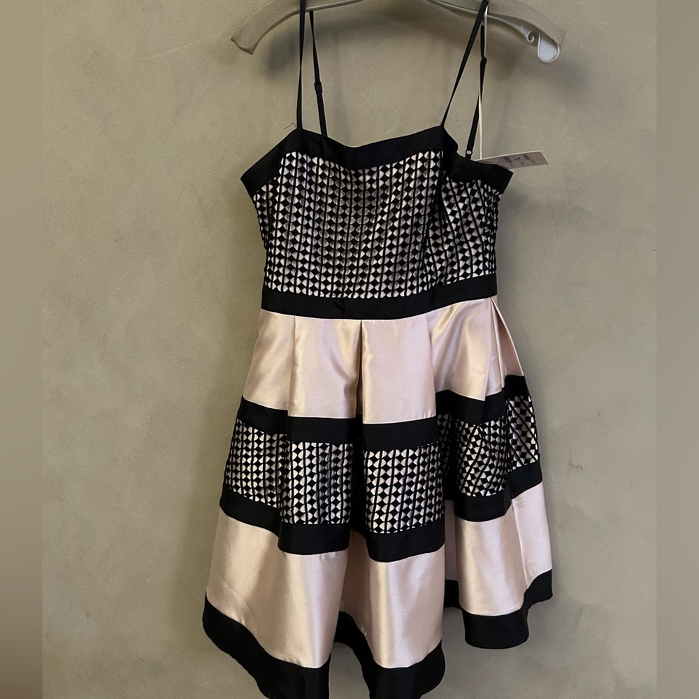 Maniju cocktail dress - champagne & black Size Large Brand new with tags
